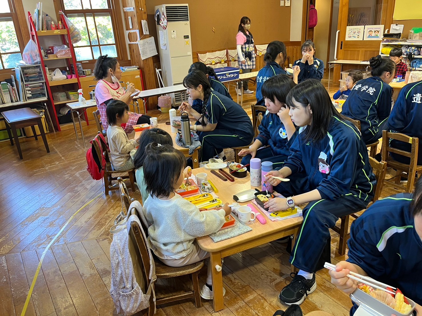 10月16日（水）遺愛女子中学3年生が幼稚園訪問を実施しました！