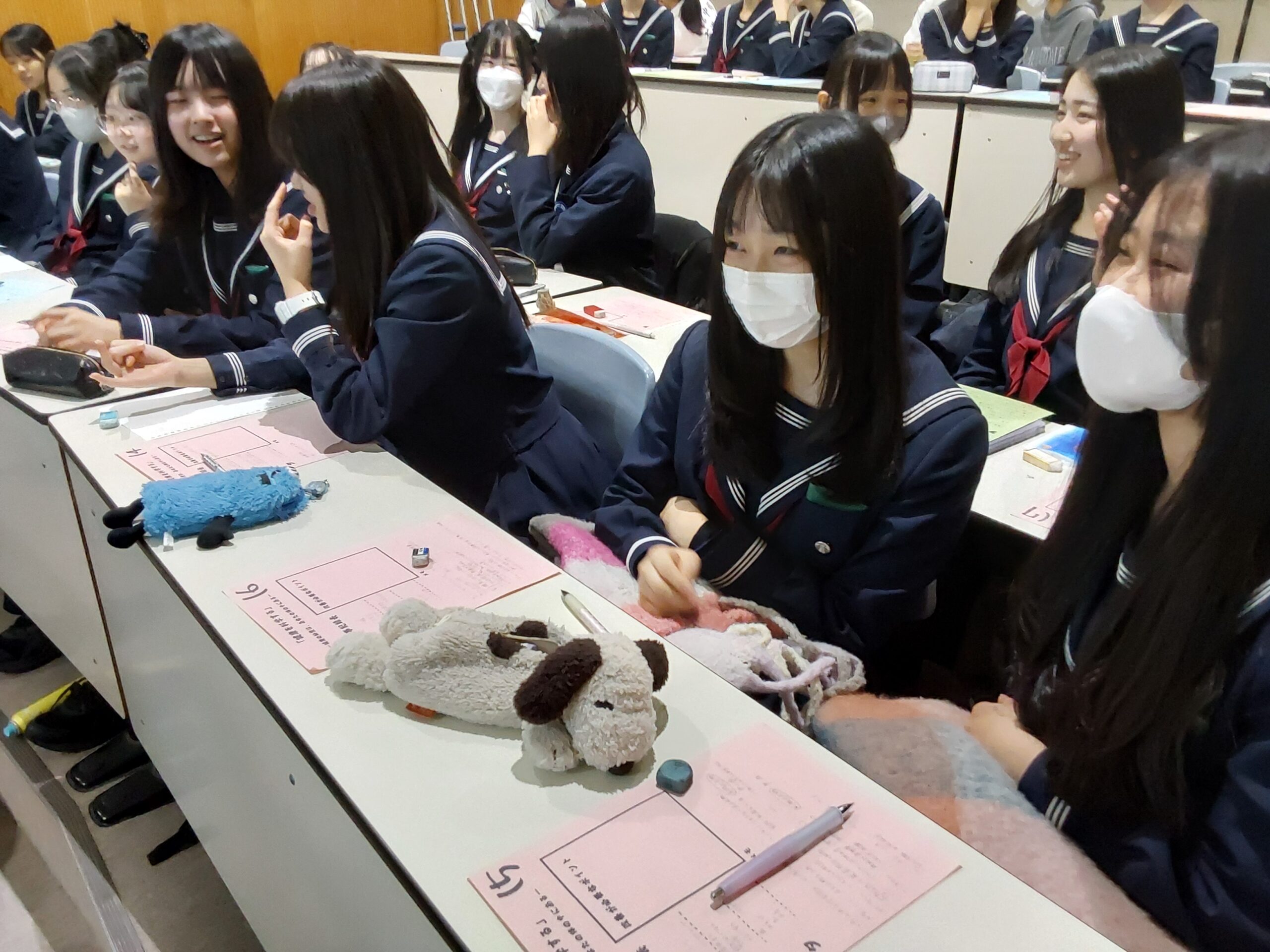 12月13日(金)『リケジョカフェ』に遺愛女子高校生が参加しました！